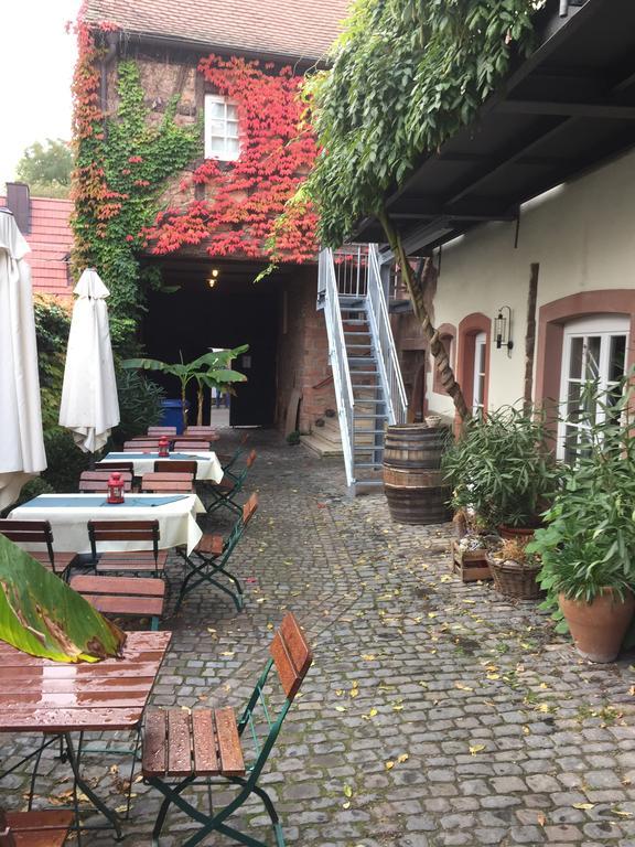 Alter Winzerhof Weisenheim Am Berg E.K. Hotel Exterior photo
