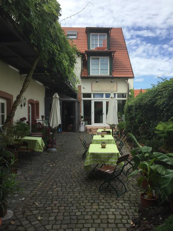 Alter Winzerhof Weisenheim Am Berg E.K. Hotel Exterior photo