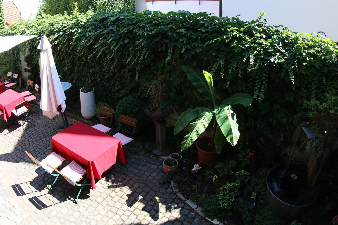 Alter Winzerhof Weisenheim Am Berg E.K. Hotel Exterior photo